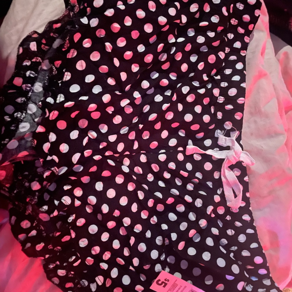 Short short brought for 5$ n I’m selling for 10$ cause brand new never worn